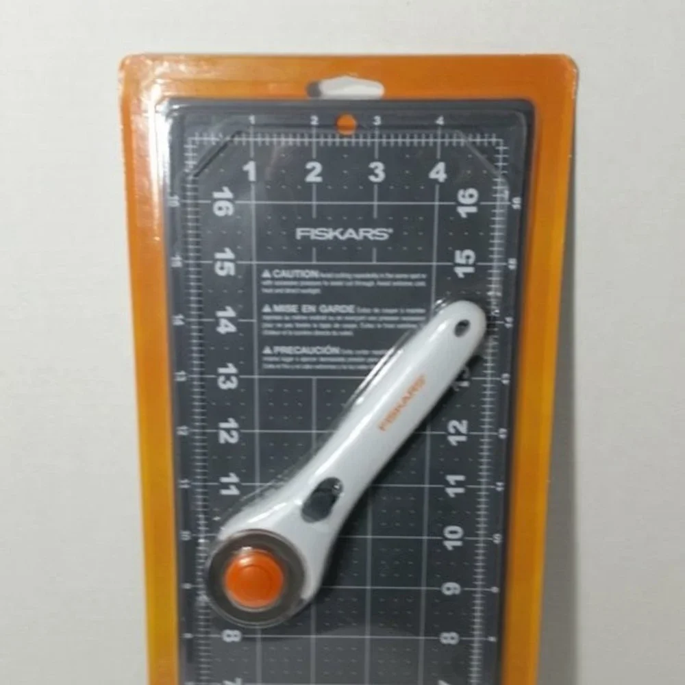Fiskars Rotary Cutting Set Cutter + Mat